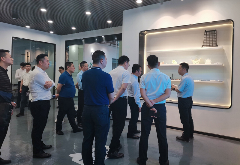四川省達(dá)州市通川區(qū)領(lǐng)導(dǎo)蒞臨哈工三維參觀考察